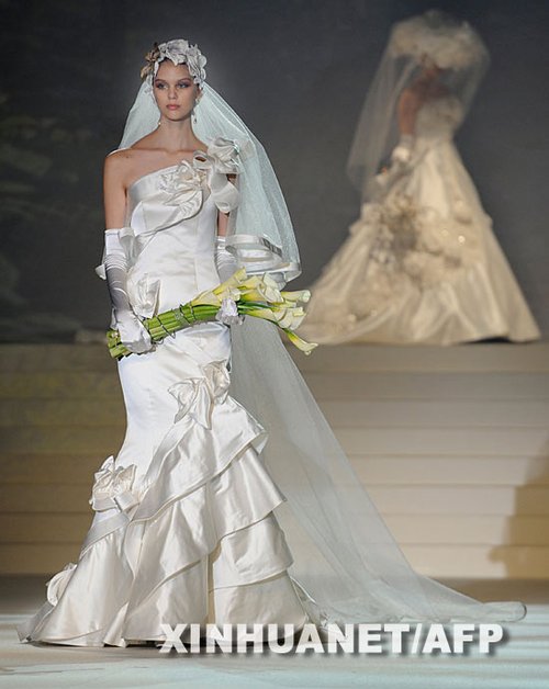 婚纱设计师桂由美发布新作_新闻_腾讯网