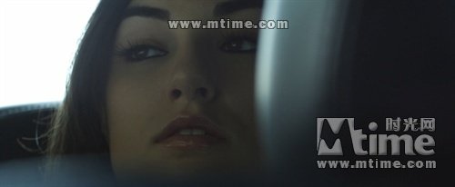组图：成人片女王为公益一裸 号召为宠物绝育