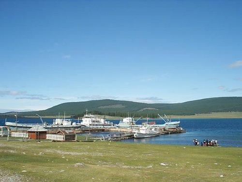 蒙古国3艘船2门炮共7人组成世界最小海军(图)