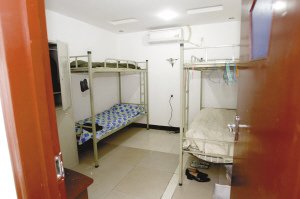 重庆涉黑团伙逼数百妇女卖淫 非法敛财上亿