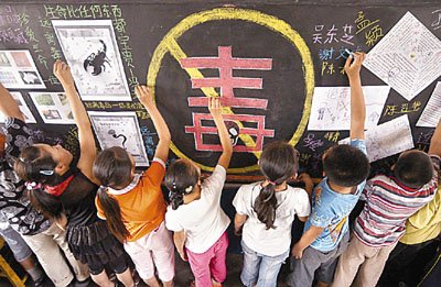 调查指香港三千小学生曾吸毒 最小瘾君子8岁