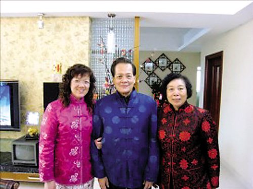 我和父母穿唐装_新闻_腾讯网