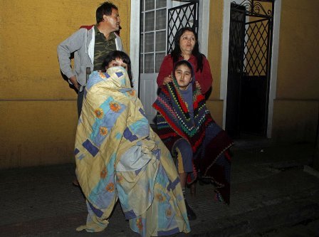 智利8.8级强震致百余人死 引发海啸多国援助