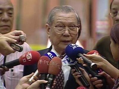 马英九首度自曝本名“膺九” 其父盼中国统一