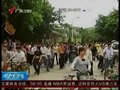 视频：东莞一家具厂两千工人罢工要求加薪