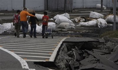 智利强震至少711人死亡 政府在重灾区实施宵禁
