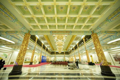 人民大会堂金色大厅布置巨幅书法《中华颂》
