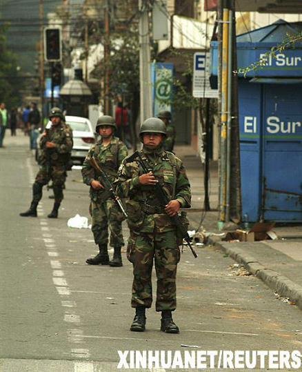 组图：智利政府向灾区增派军队维持秩序
