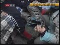 视频：9岁男孩遭父亲体罚 冬天给其穿凉鞋
