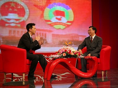 泸州市委书记朱以庄:让农民转为市民