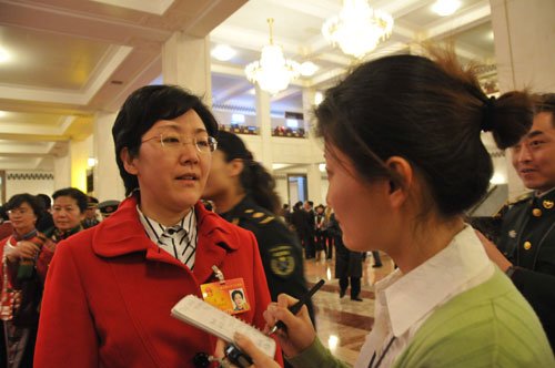 图文：全国人大代表李静接受新华网记者专访
