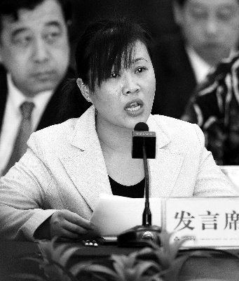 首位农民工全国人大代表胡小燕。张由琼摄