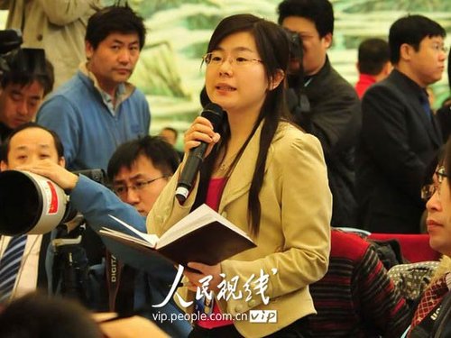 图文：经济日报中国经济网记者提问