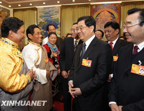 胡锦涛参加西藏代表团审议