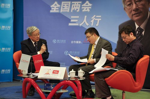 蒋兆勇、李炜光(左)作客两会三人行解读政府工作报告