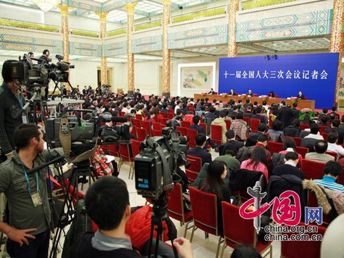 图文：外交部部长杨洁篪答记者会上各路记者