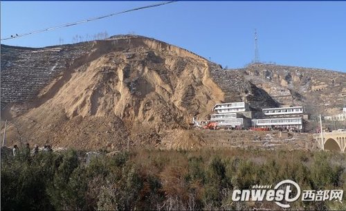 陕西山体滑坡事故致44人被埋 其中8人死亡