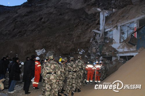 陕西山体滑坡事故致44人被埋 其中8人死亡