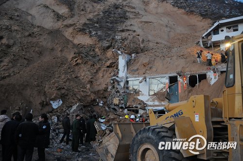 陕西山体滑坡事故致44人被埋 其中8人死亡