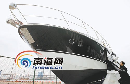 艘参加海口游艇主题论坛的进口游艇昨抵海口