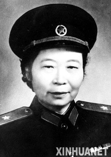 她本该是新中国第一位女上将, 虽未授衔, 手下出了三个大将