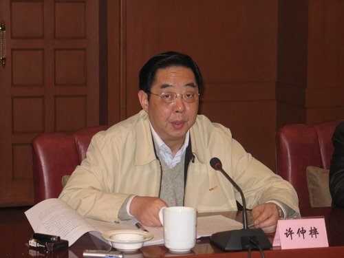 南京副市长许仲梓:加快解决农民工两大难题