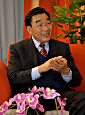 西藏党委书记:深入持久地开展反分裂斗争