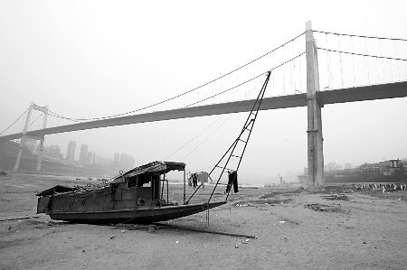 网上现2012版重庆朝天门 两江枯成大峡谷(图)