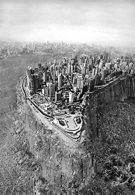 网上现2012版重庆朝天门 两江枯成大峡谷(图)