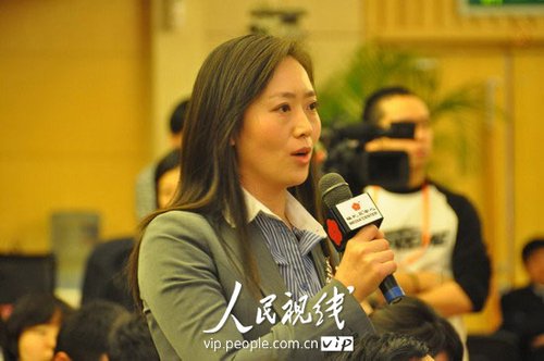 图文:中国教育电视台记者提问