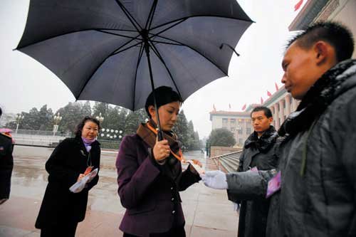 凤凰卫视女记者参加发布会曾被总理点名(图)_新