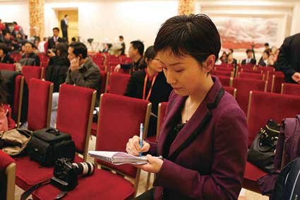 凤凰卫视女记者参加发布会曾被总理点名(图)_新
