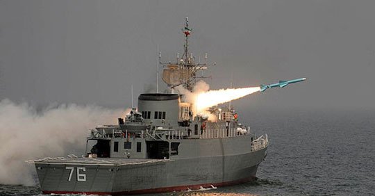 组图:伊朗海军国产驱逐舰成功试射舰对地导弹_新闻_腾讯网