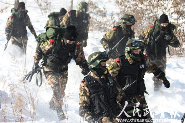 高清组图:黑龙江鹤岗武警特战队使用03式步枪