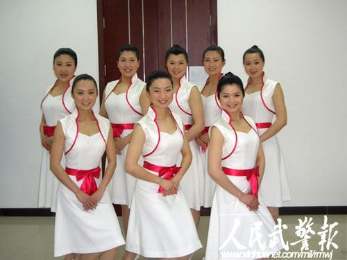 武警<em>女子特警队</em>:不信 曾哥 的铿锵玫瑰(组图)_新