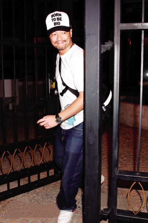 王喜高调探望陈志云