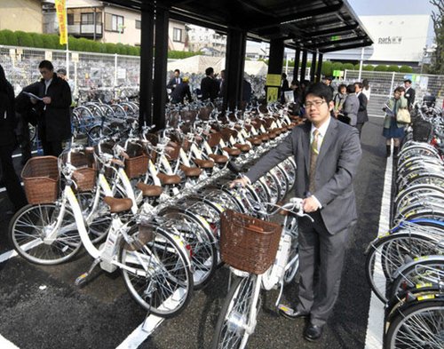组图：日本推出太阳能自行车棚