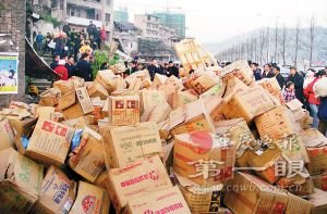文工团长被曝倒卖数十吨过期大白兔奶糖(图)