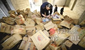 文工团长被曝倒卖数十吨过期大白兔奶糖(图)