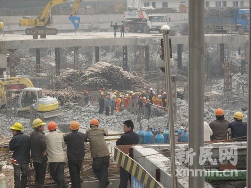 上海绿地船厂路工地发生事故 2死2伤(组图)