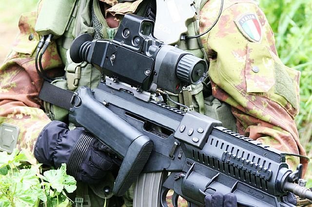 arx-160单兵武器是意大利的"21世纪战士"(combattente 2000-21st