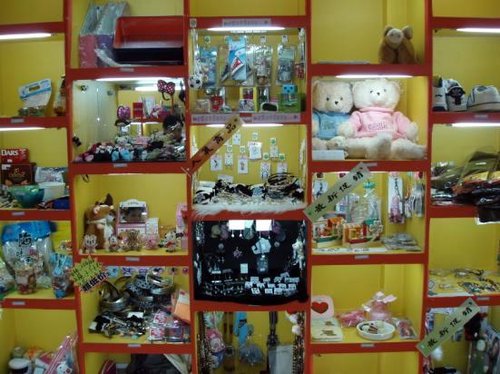 生活观察:格子店经营门槛低 遭遇监管难题