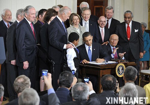 组图:美国总统奥巴马签署医改法案
