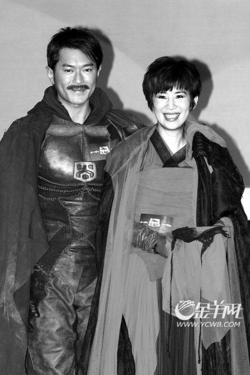 吴君如煮饭短信 两招搞掂陈可辛