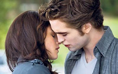 暮光之城》男主角:我演的吸血鬼像异装癖