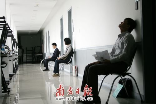 深圳聘任制公务员面试:分析办错事与站错队