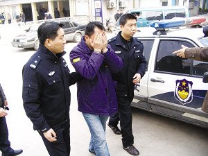 卖淫团伙将“卖处”短信发给公安局领导