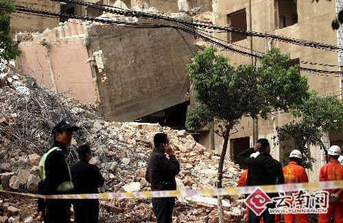 昆明城中村改造出事故 被拆房子倒塌砸死工人