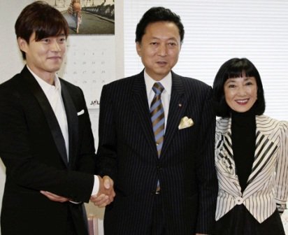 日本首相夫人请韩国男星回家吃饭遭媒体批评