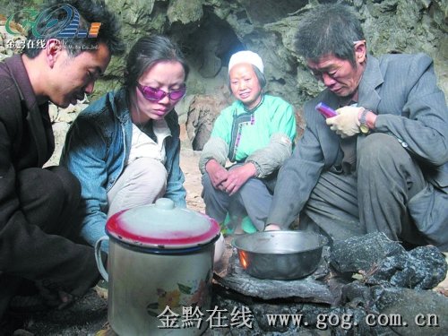 贵州现代愚公凿穿大山 耗时1年花百万(图)